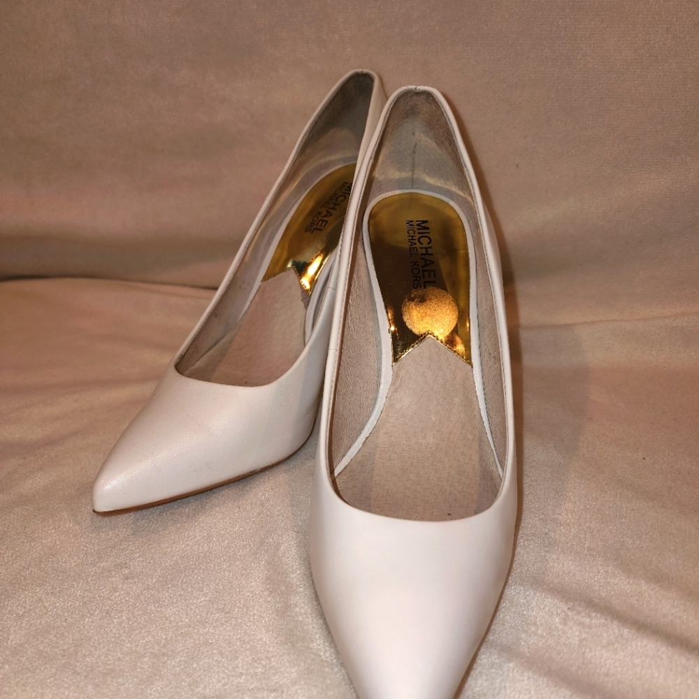 Michael Kors white leather pointed pumps 7.5M